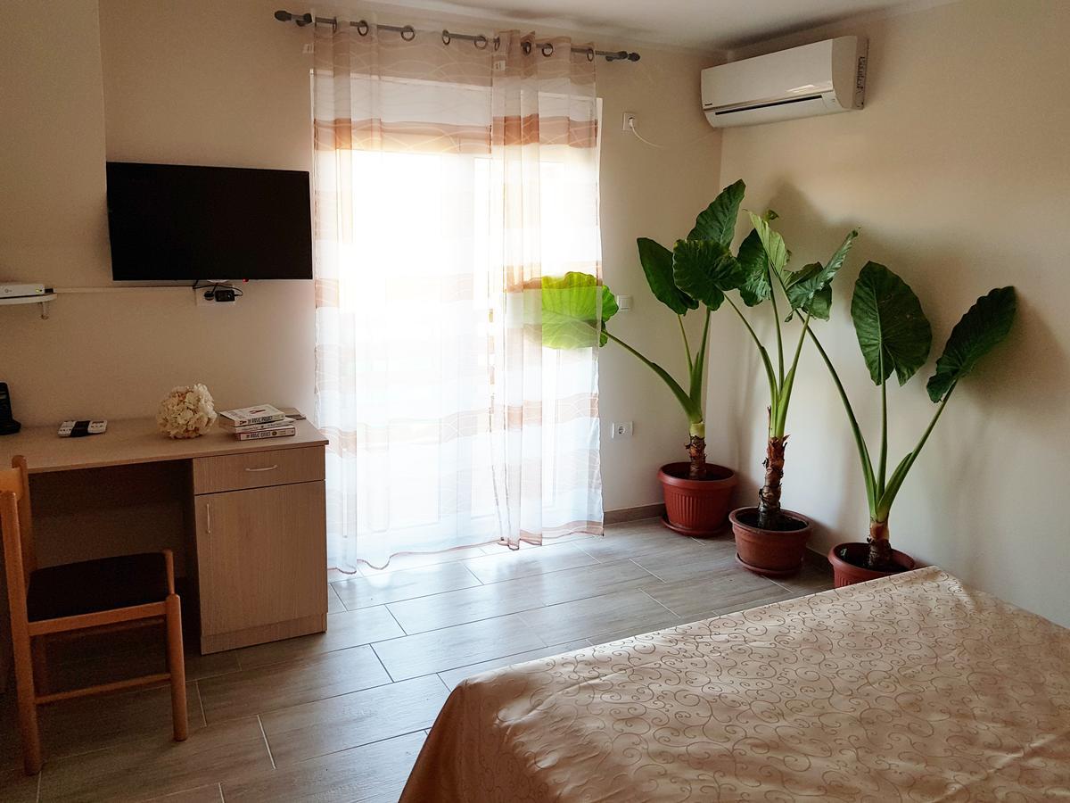 Fruskogorska Terasa Apartment โนวีซาด ภายนอก รูปภาพ