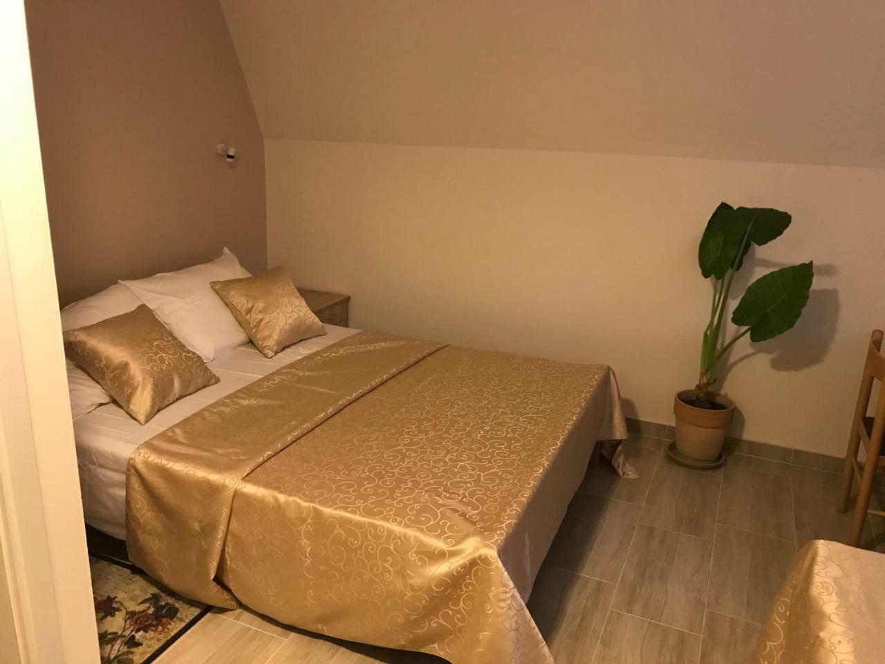 Fruskogorska Terasa Apartment โนวีซาด ภายนอก รูปภาพ